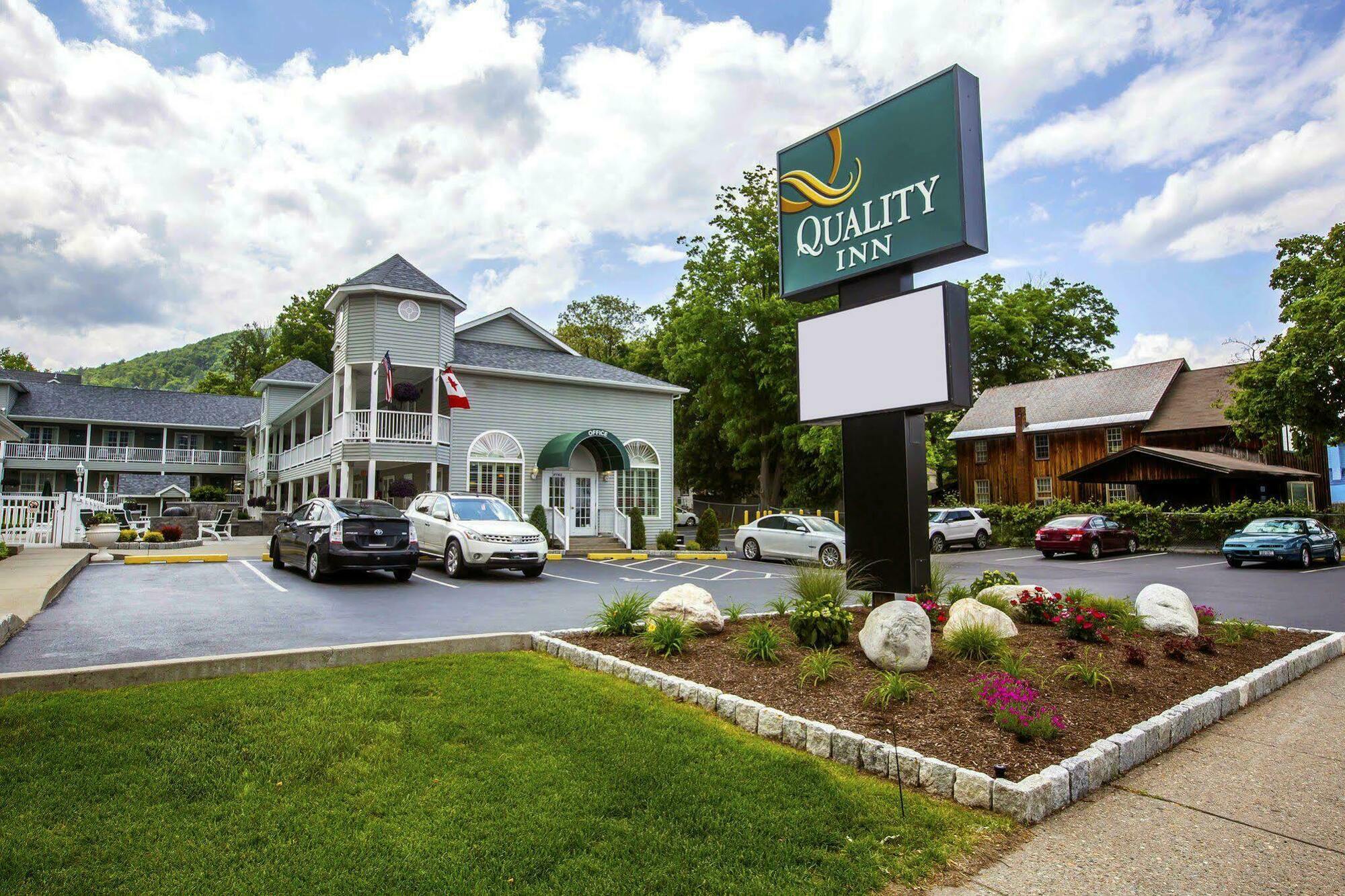 Quality Inn Lake George Buitenkant foto